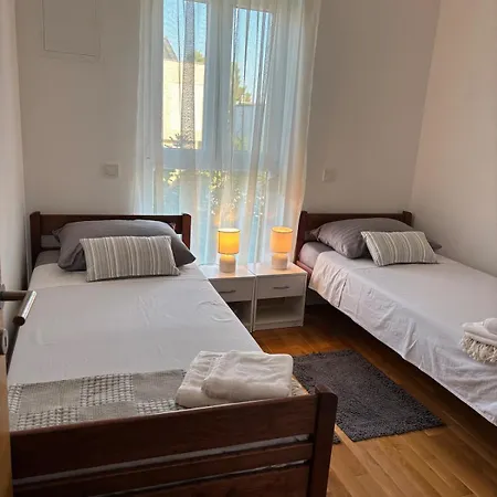 Adria شقة